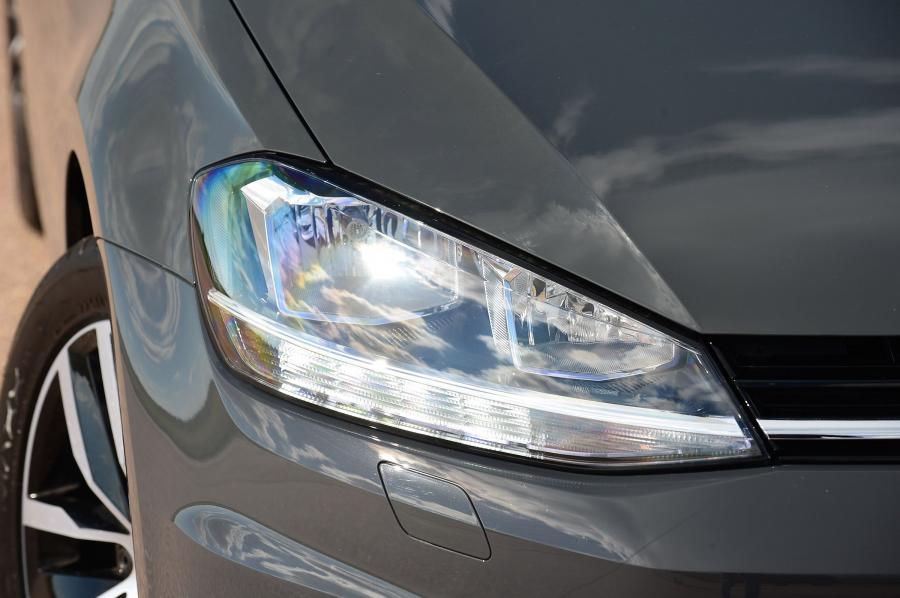Детали экстерьера Volkswagen Golf TDI Estate 2017 года  (UK) (фото 9 из 13)